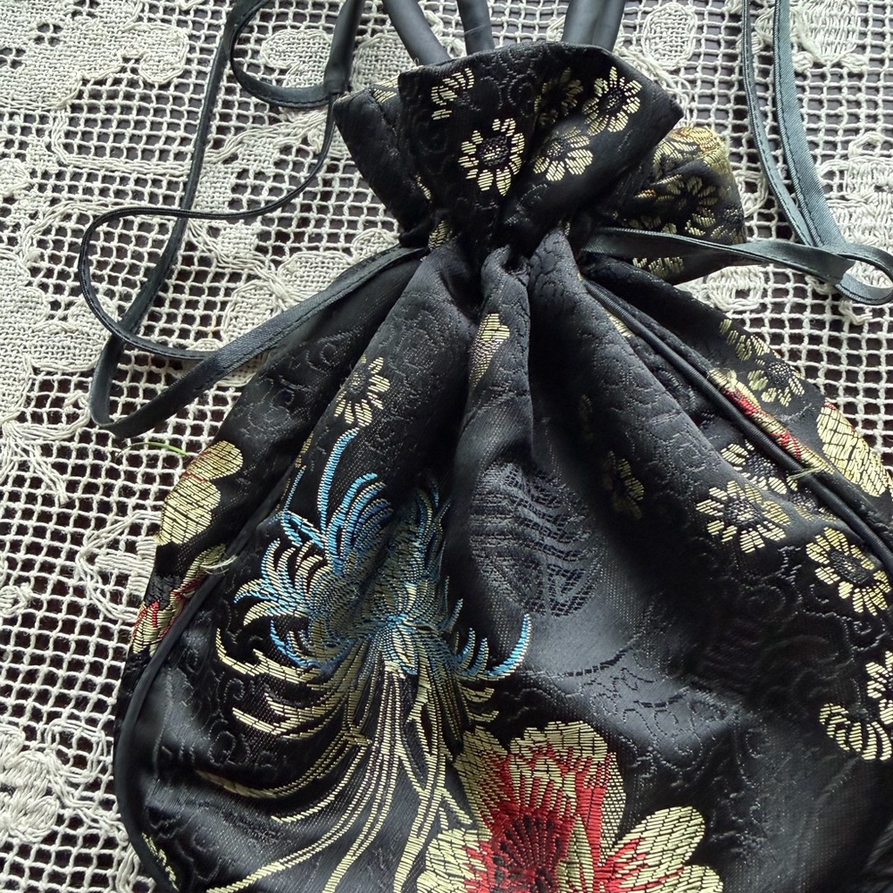 Brocade black and red Floral Satin Drawstring evening bag - Picture 3 of 5